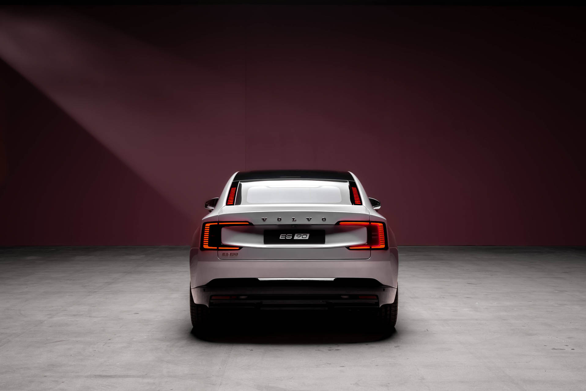 342404 Volvo ES90 Exterior