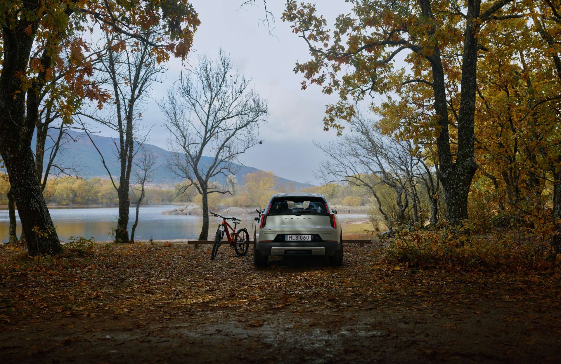 Volvo EX60 05