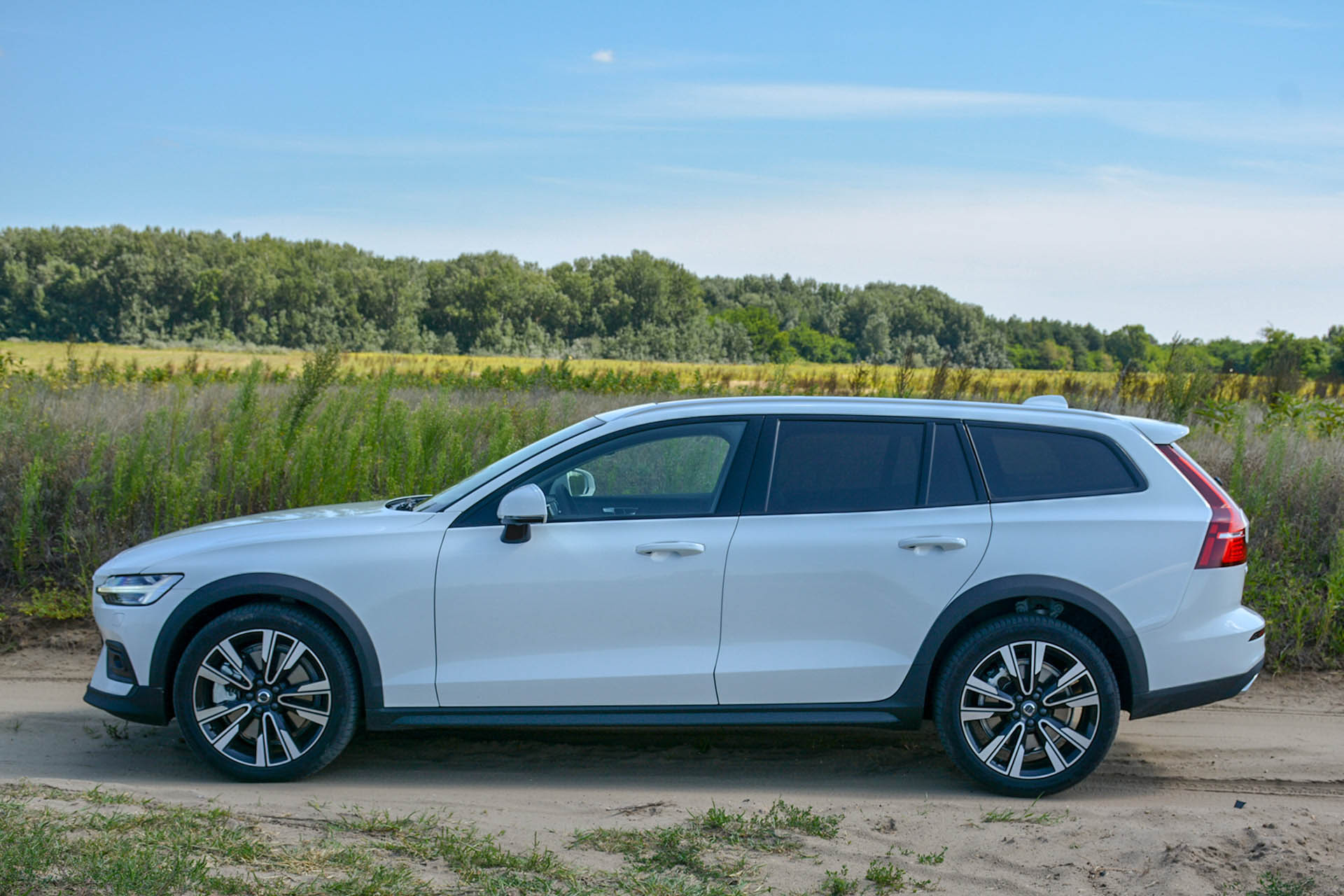 volvov60crosscountryd4awd22