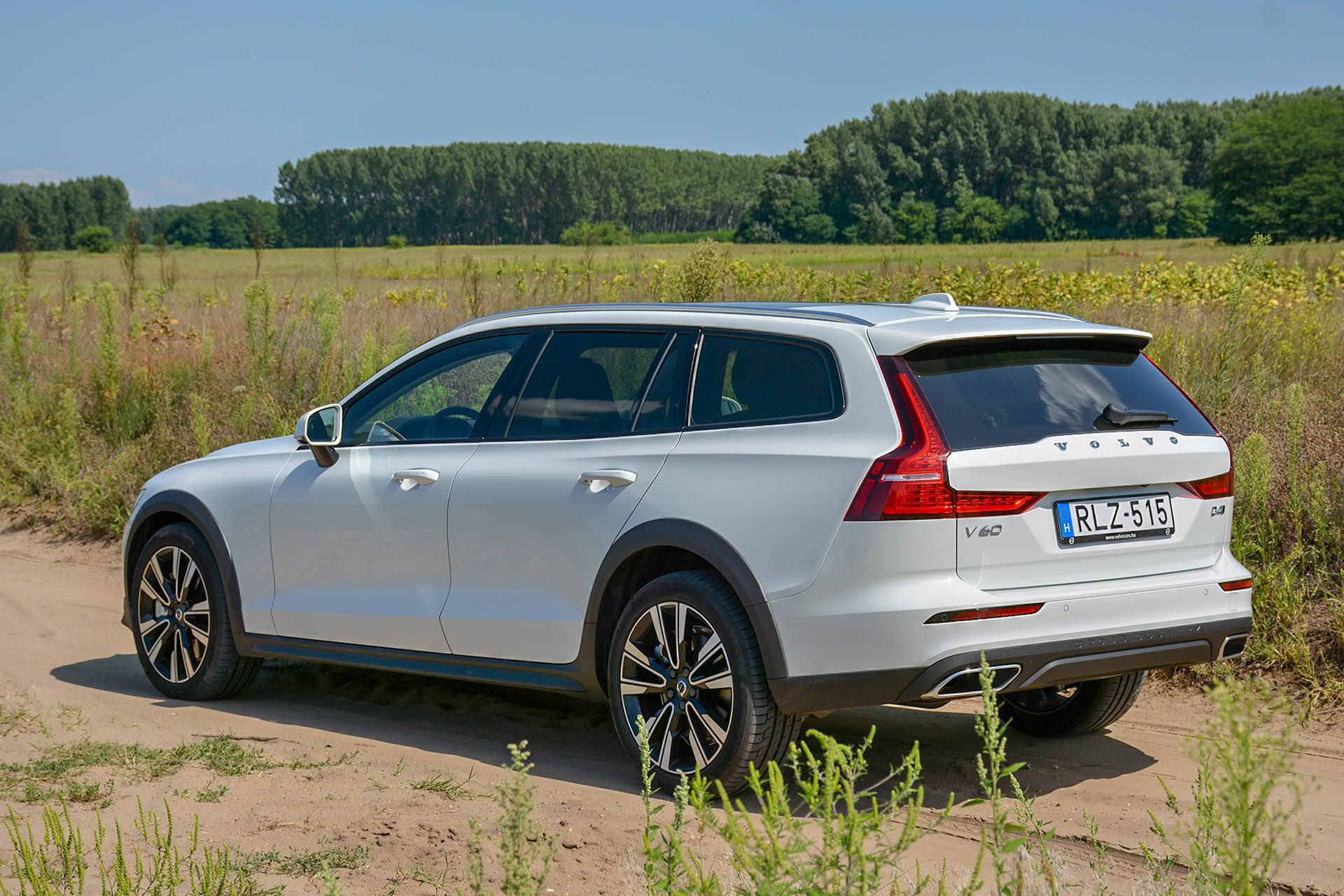 volvov60crosscountryd4awd23