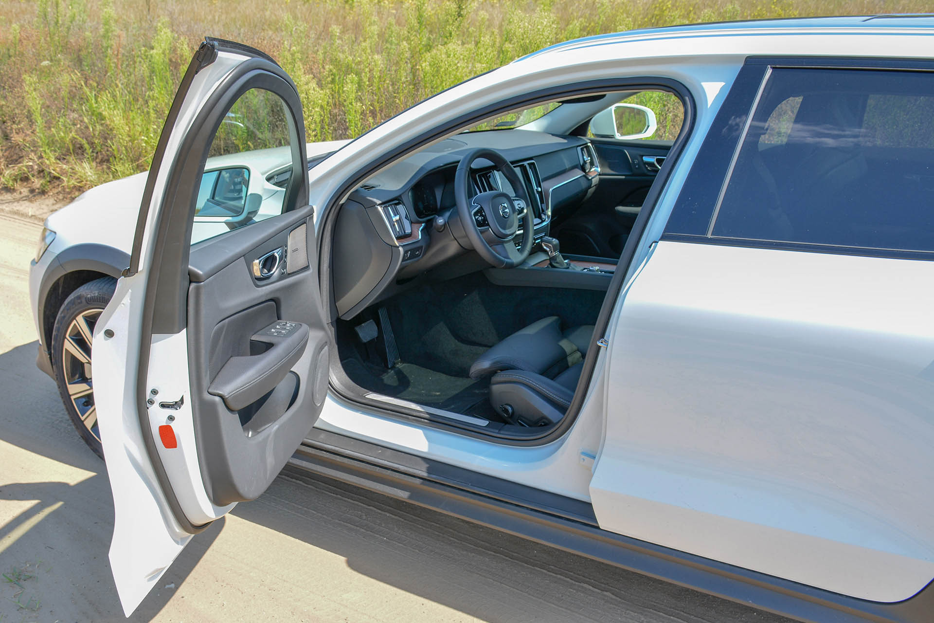 volvov60crosscountryd4awd24