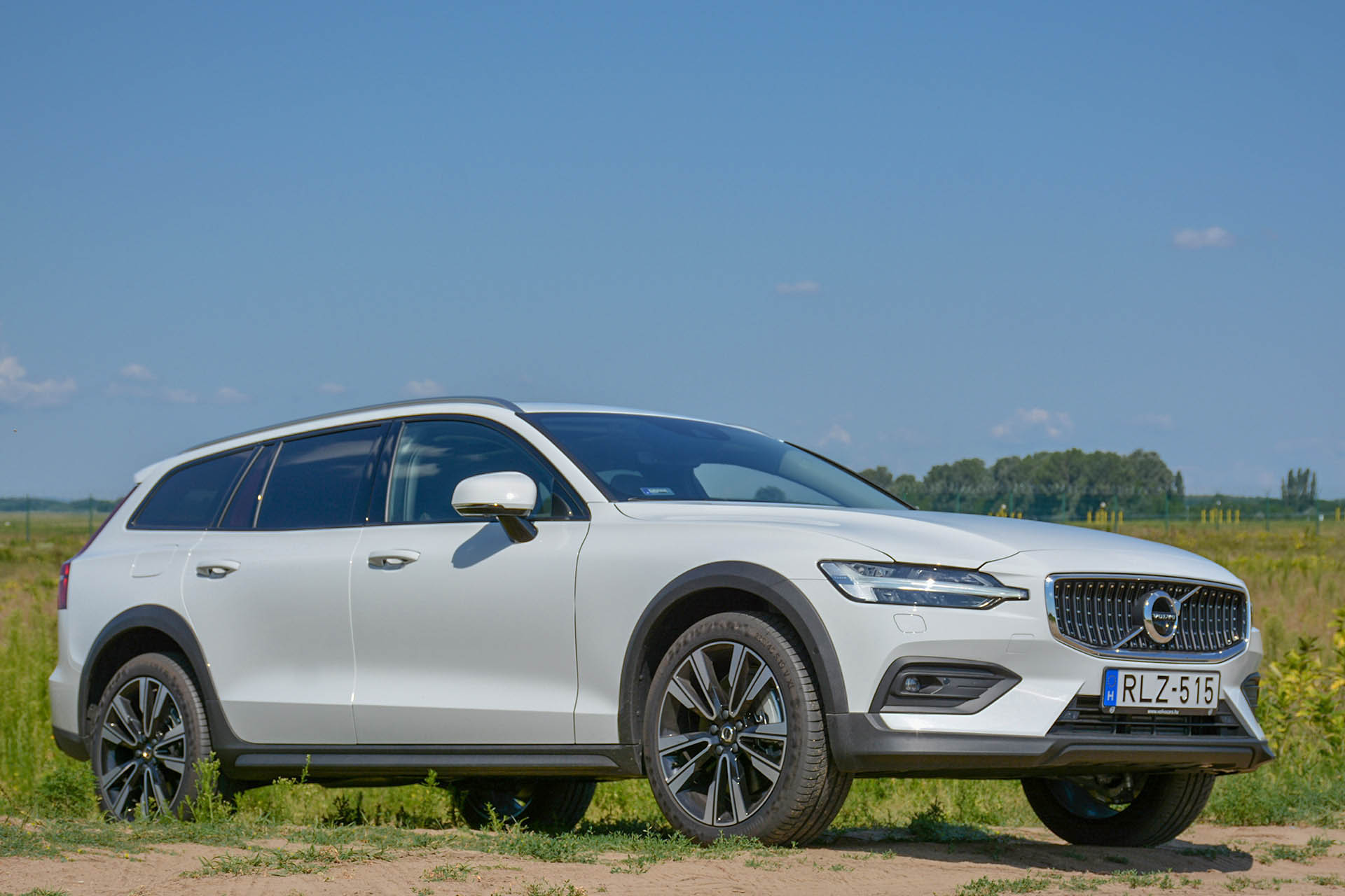 volvov60crosscountryd4awd26