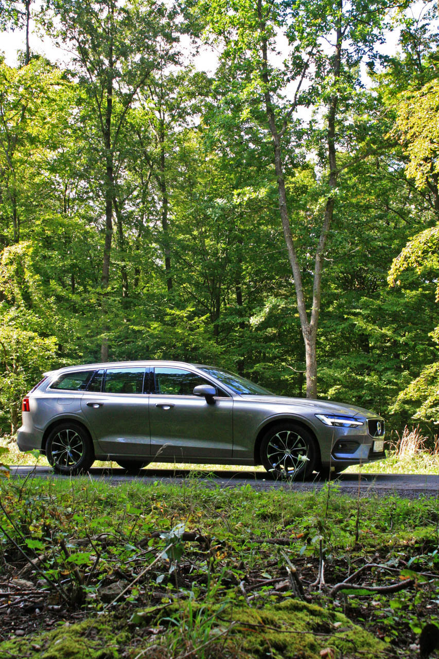 volvov60d4momentum2018a
