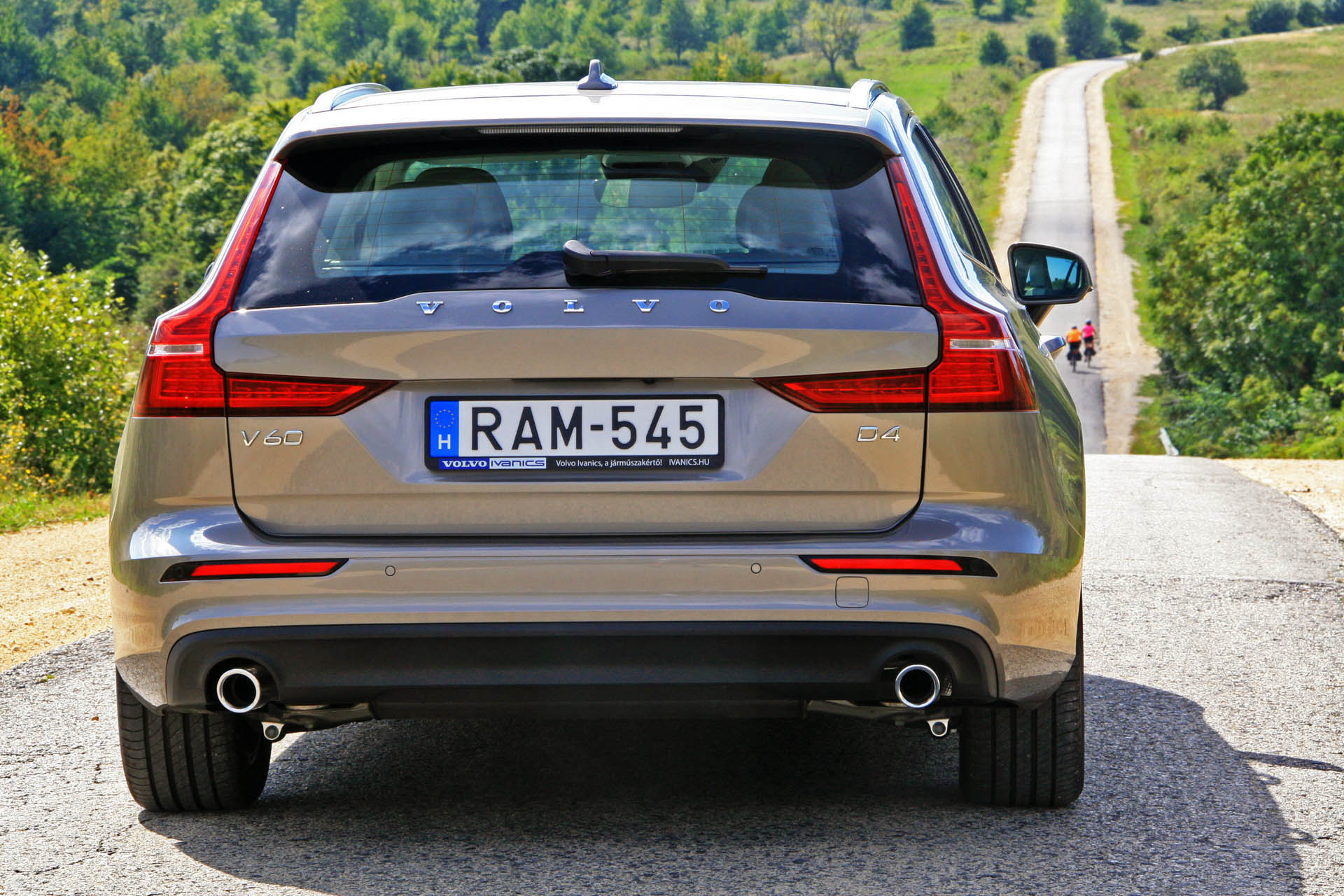volvov60d4momentum2018cs
