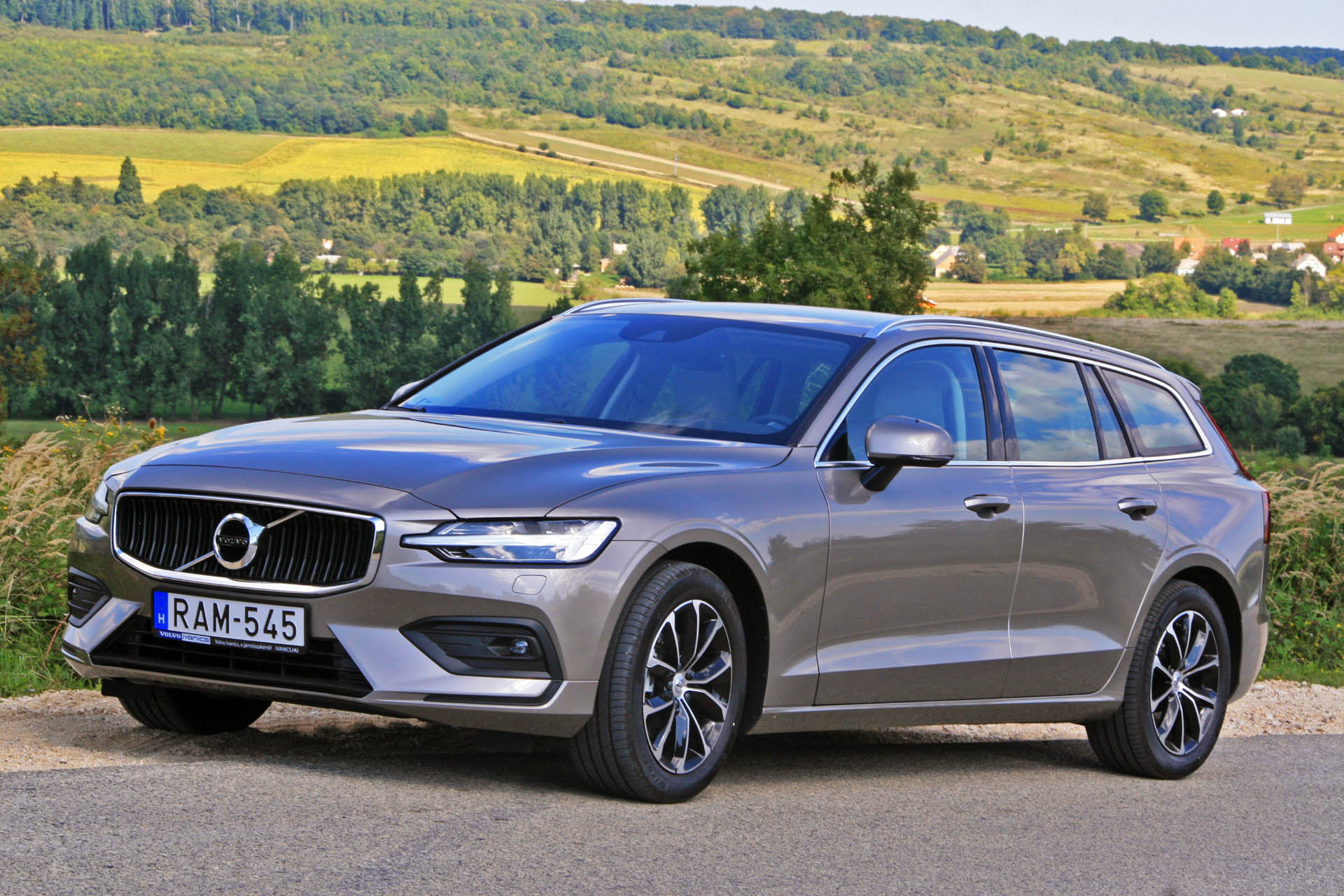 volvov60d4momentum2018h