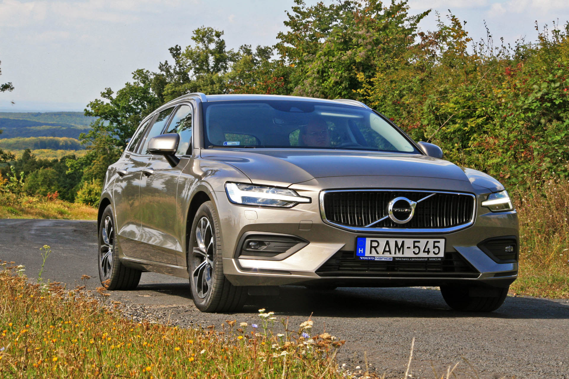 volvov60d4momentum2018k01