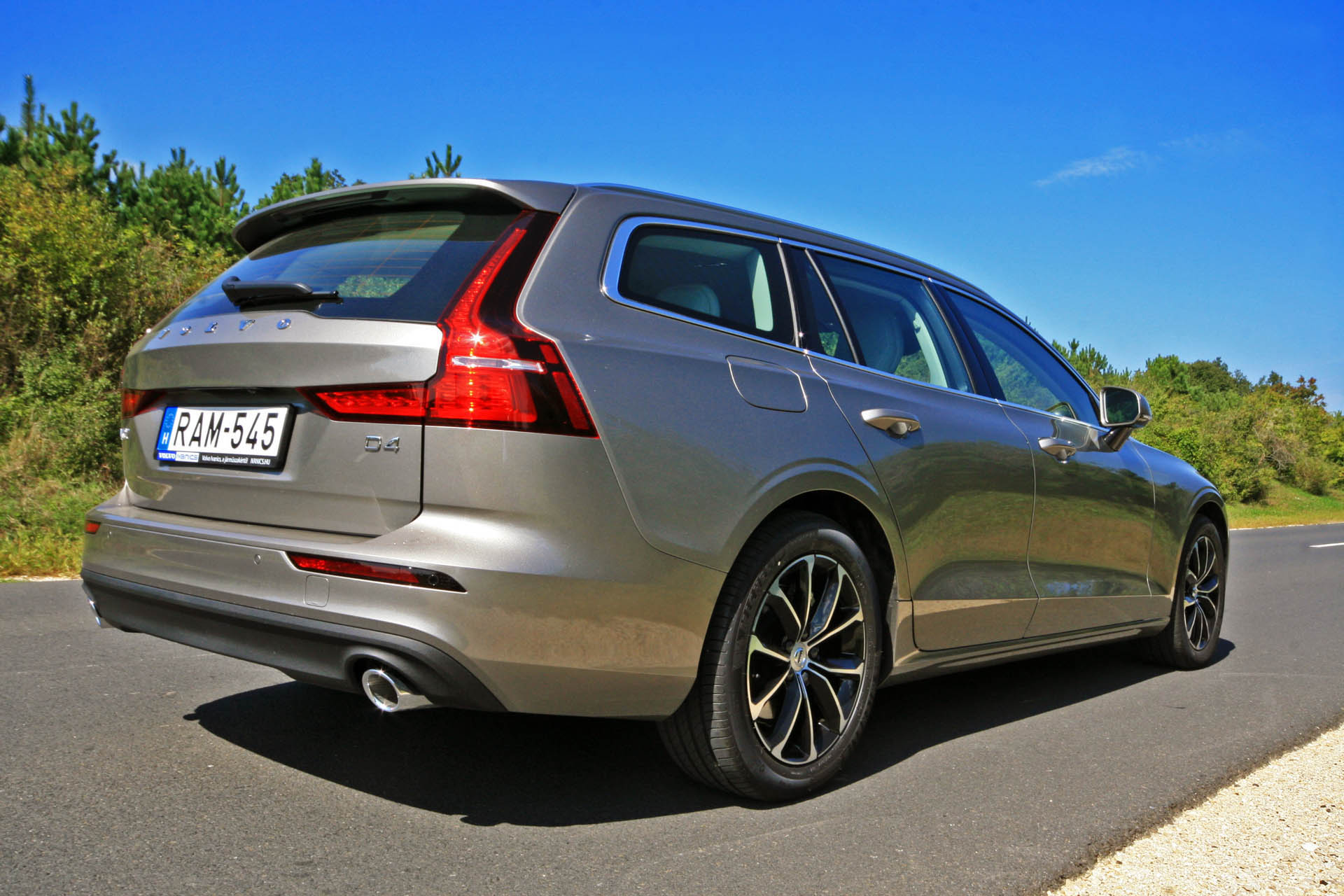 volvov60d4momentum2018m