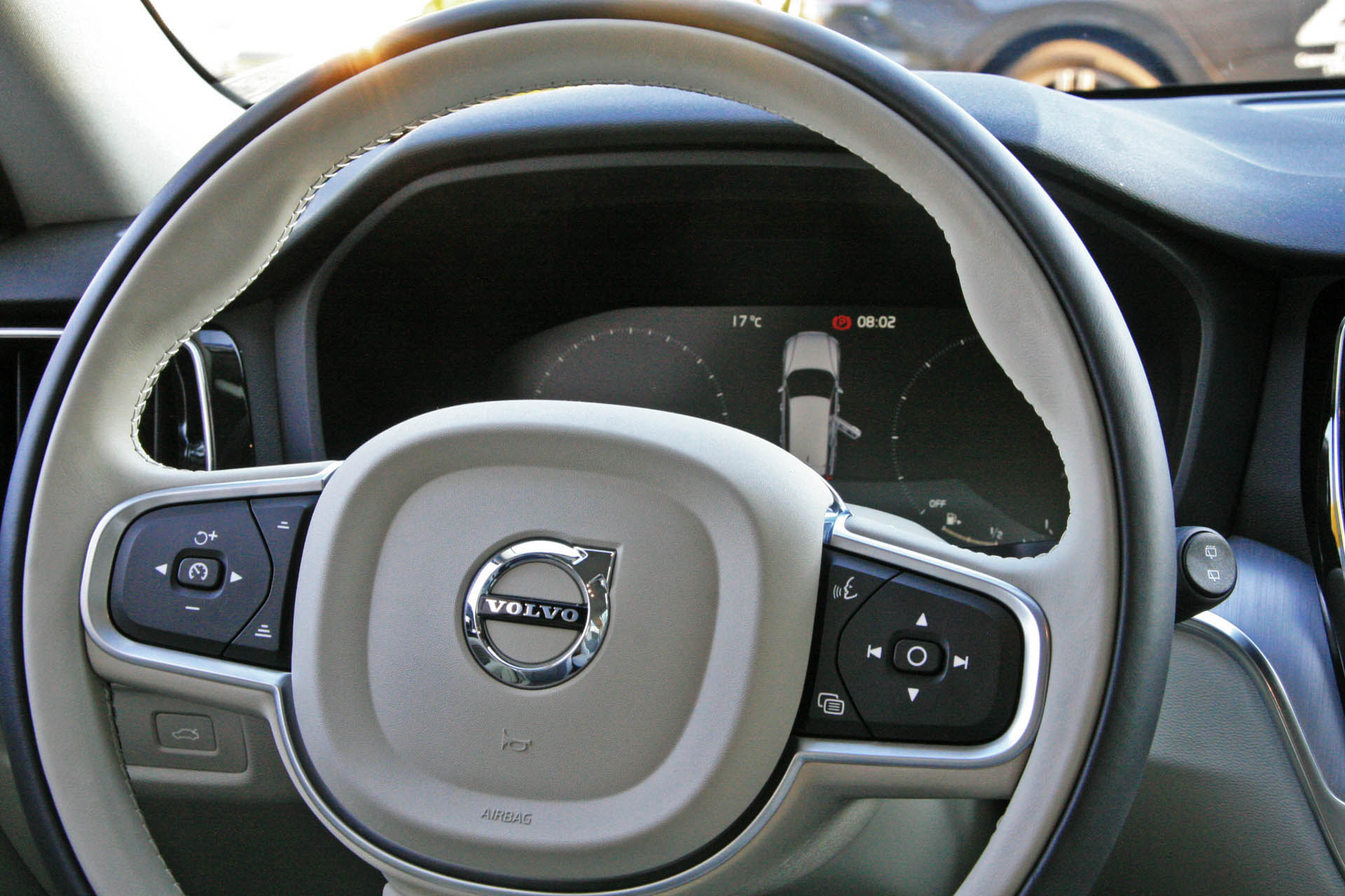 volvov60d4momentum2018t