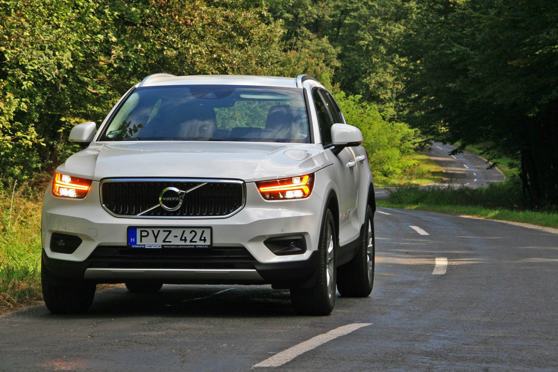 volvoxc40t3momentum2018a02