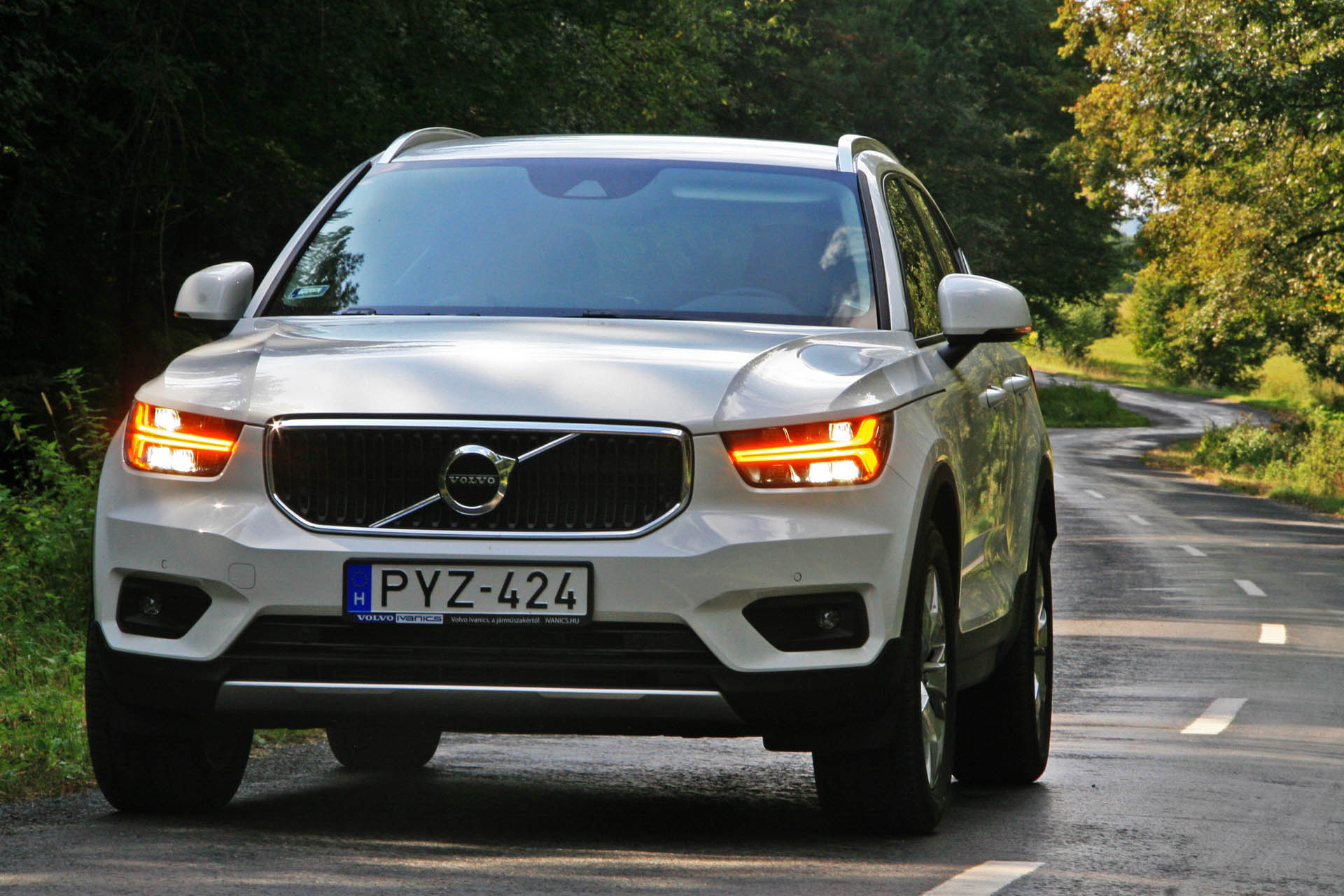 volvoxc40t3momentum2018a03