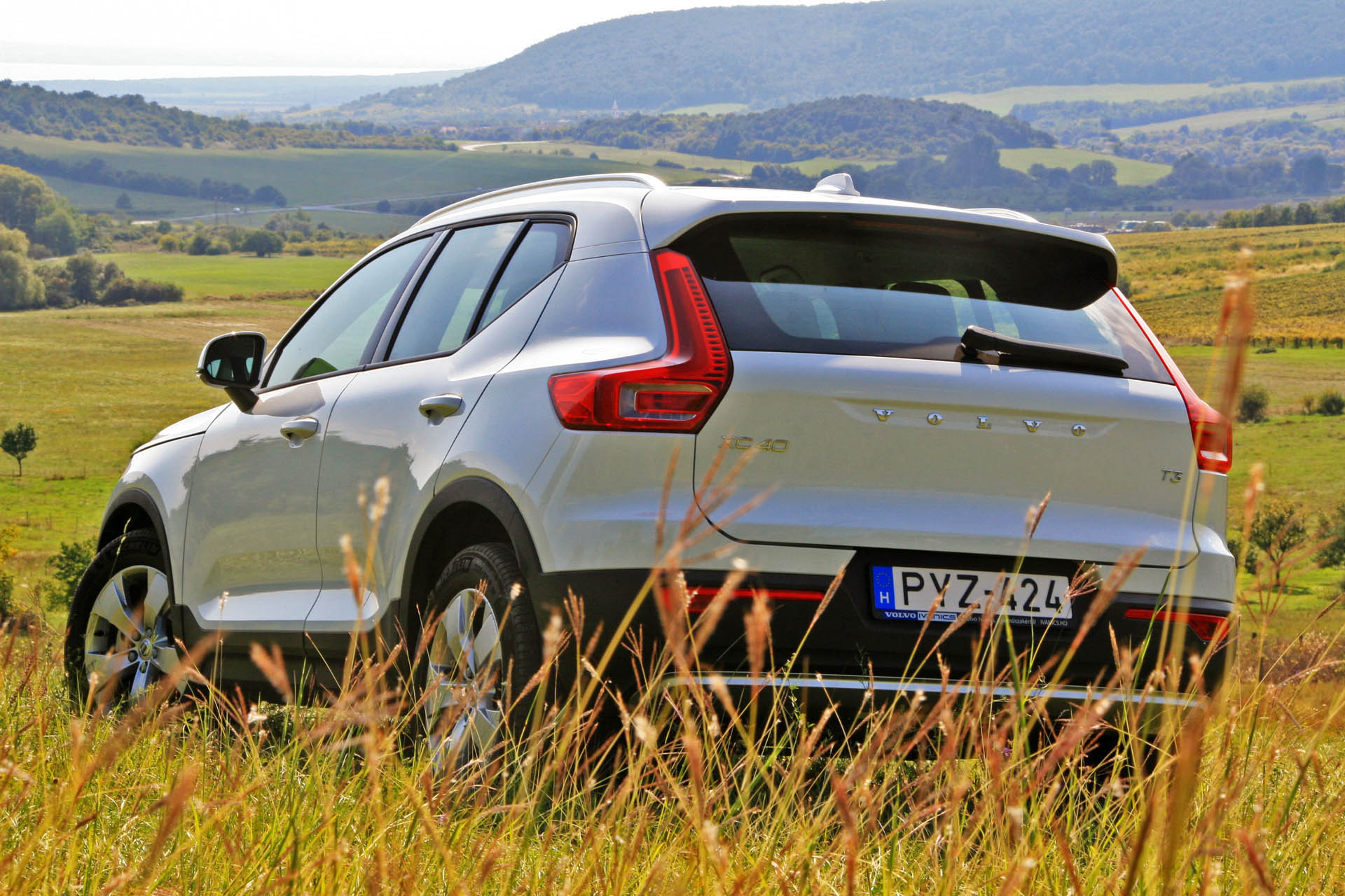volvoxc40t3momentum2018c