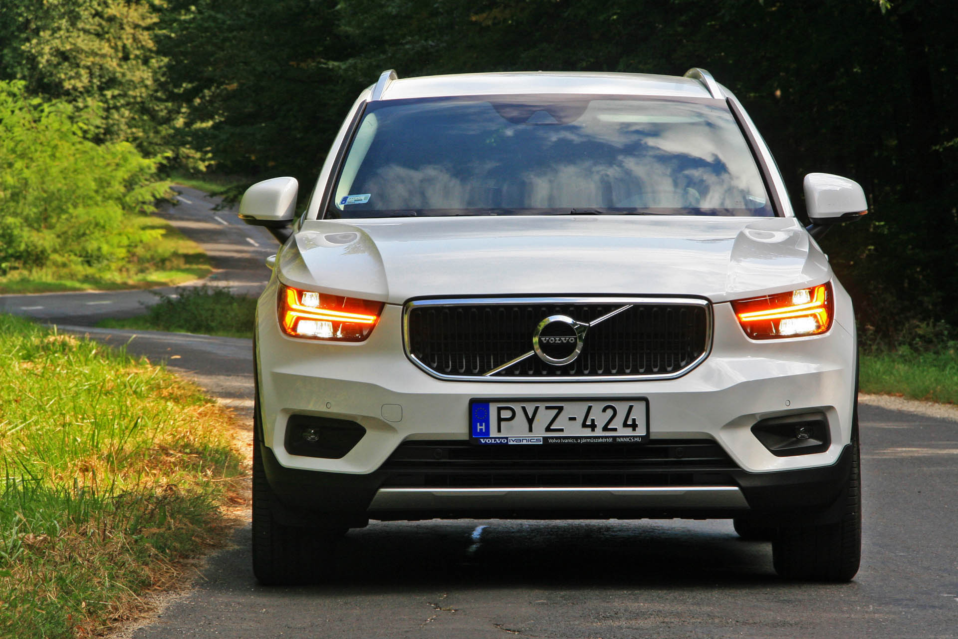 volvoxc40t3momentum2018l01