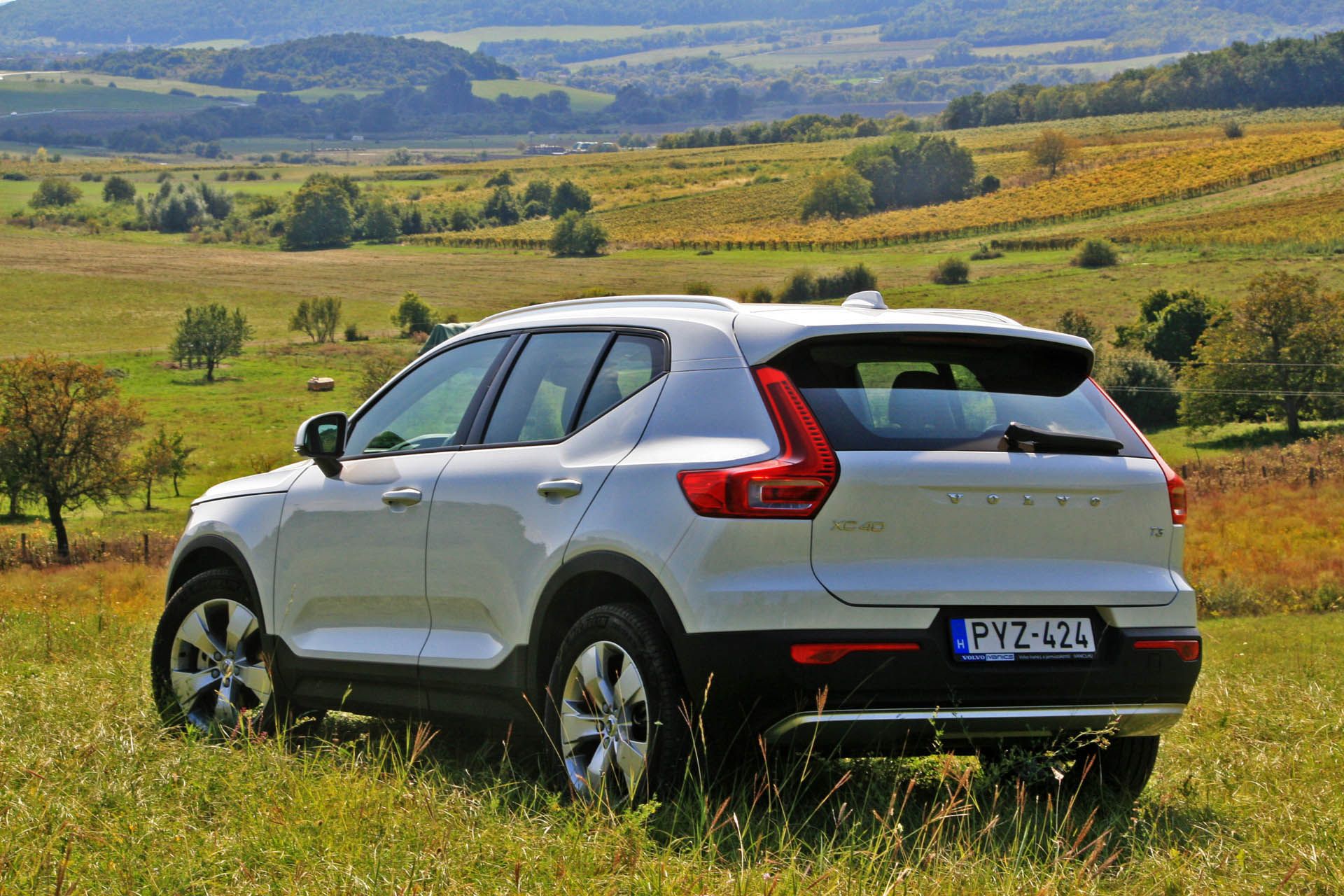 volvoxc40t3momentum2018ty